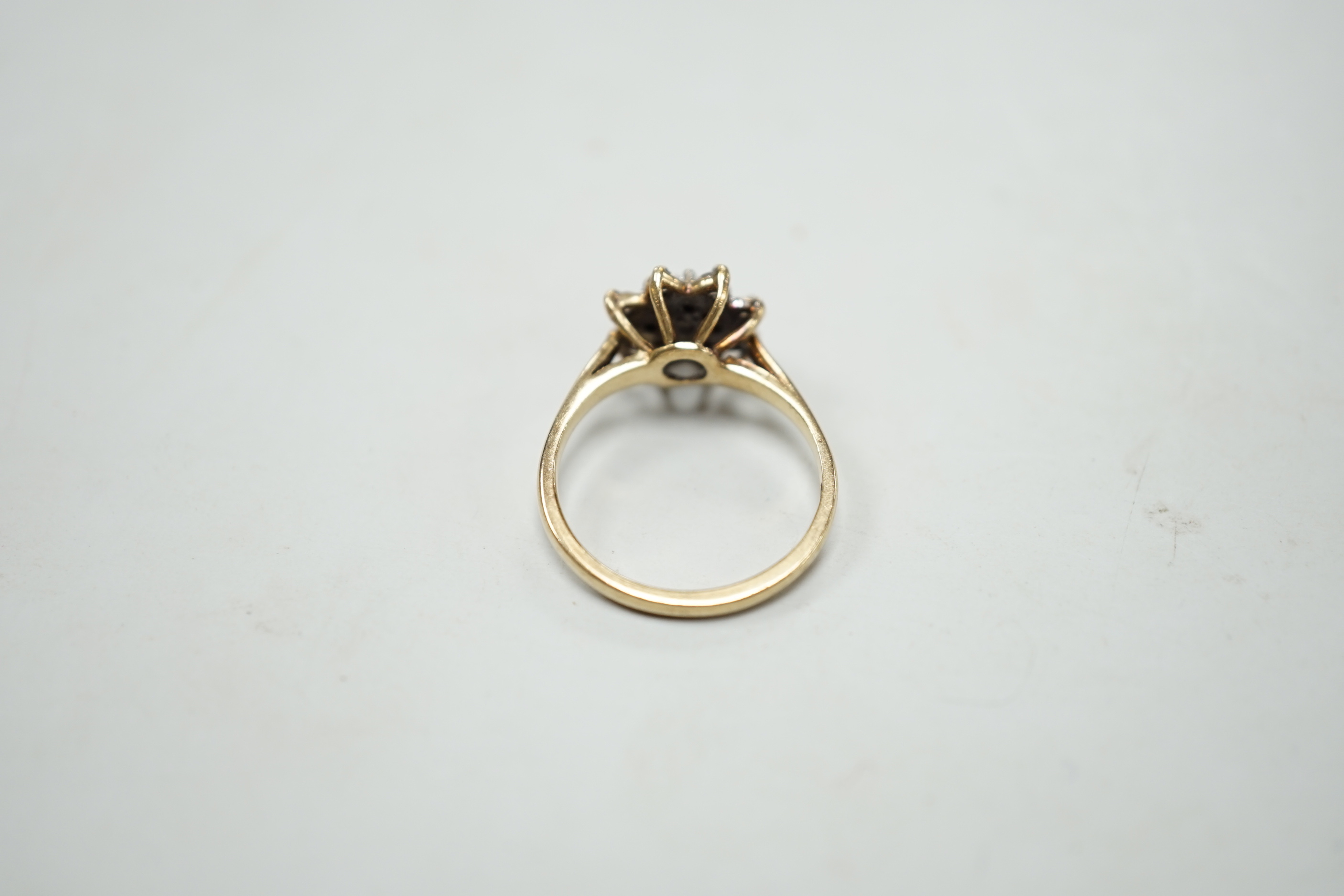 A modern 9ct gold and diamond cluster ring, size K/L, gross weight 3.1 grams.